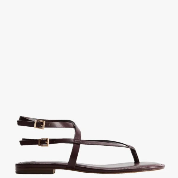 Ethereal Footwear for the Beach Wedding Connoisseur: From Chic Wedges to Playful Flats