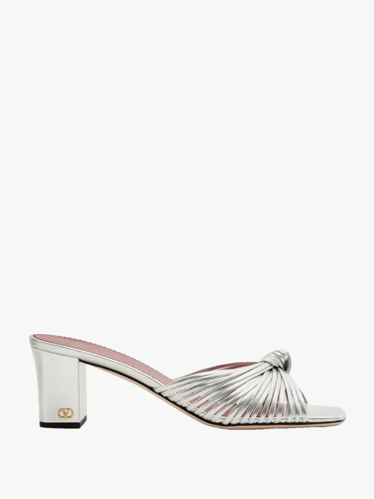 Ethereal Footwear for the Beach Wedding Connoisseur: From Chic Wedges to Playful Flats 58