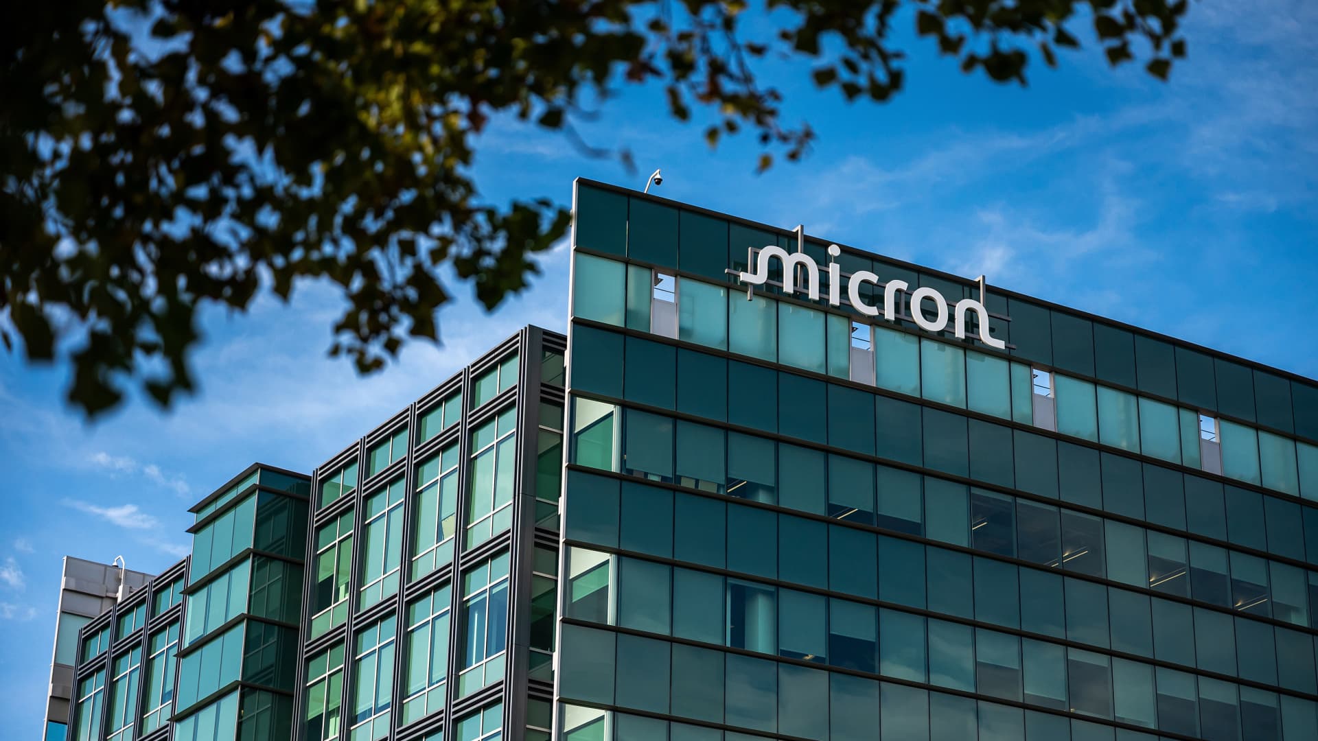 Premarket Movers: Micron, Qualcomm, IBM, Wendy's Lead Market Activity 3