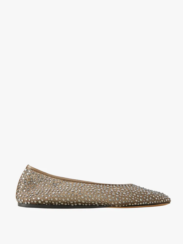 Ethereal Footwear for the Beach Wedding Connoisseur: From Chic Wedges to Playful Flats 64