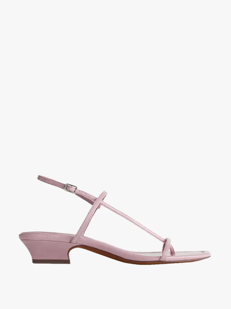 Ethereal Footwear for the Beach Wedding Connoisseur: From Chic Wedges to Playful Flats 57