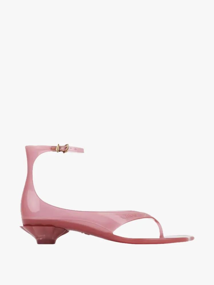 Ethereal Footwear for the Beach Wedding Connoisseur: From Chic Wedges to Playful Flats 39