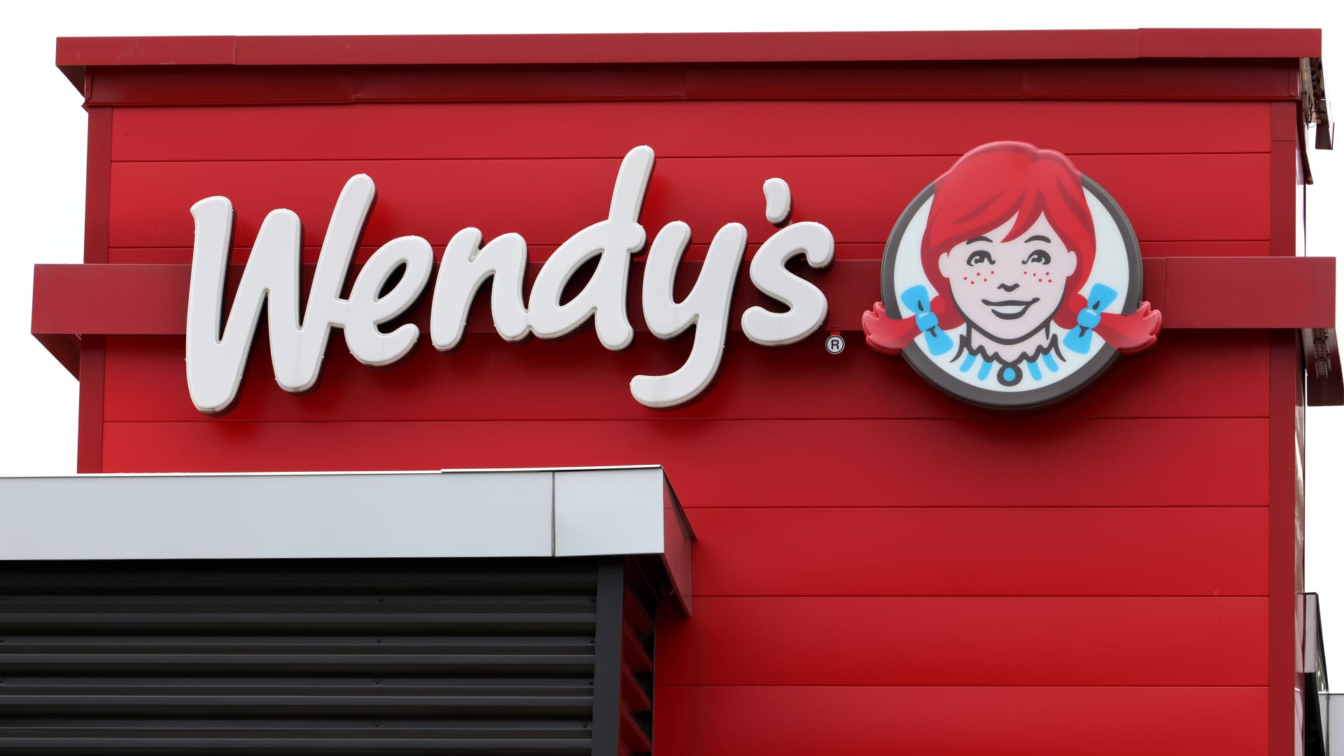Wendy's Shares Decline as Meme Stock Frenzy Loses Momentum 2
