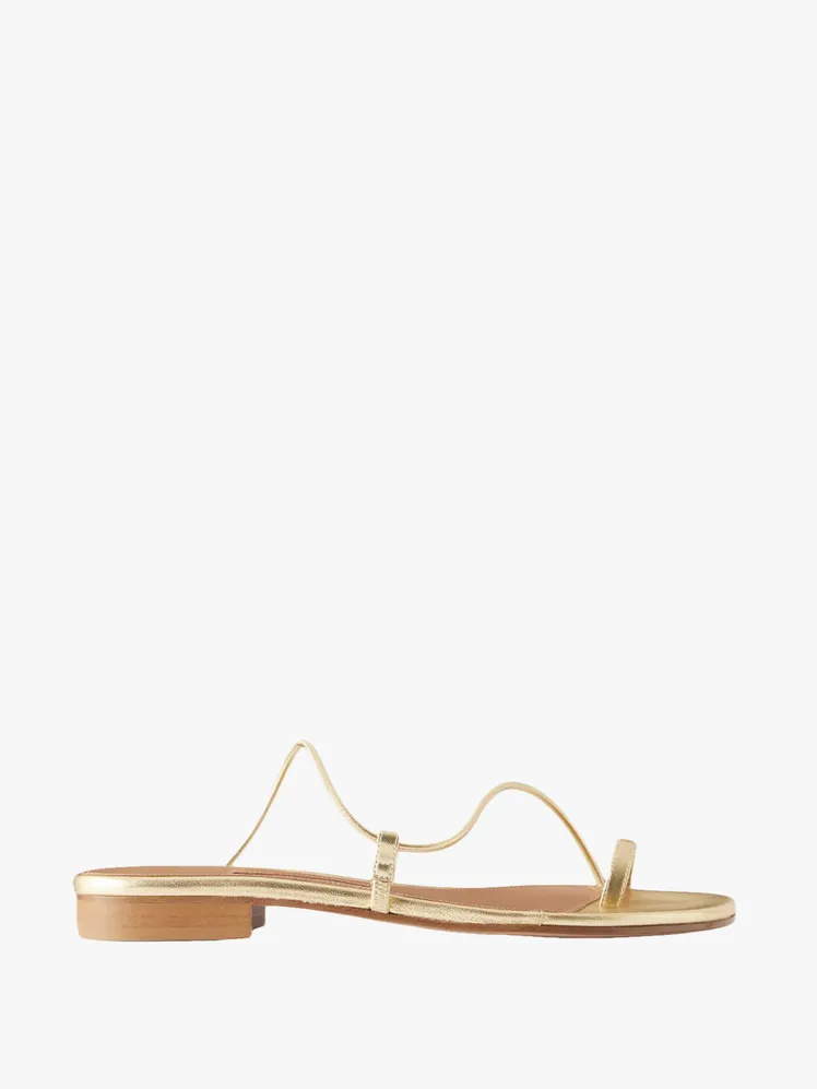 Ethereal Footwear for the Beach Wedding Connoisseur: From Chic Wedges to Playful Flats 44