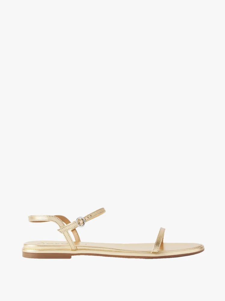 Ethereal Footwear for the Beach Wedding Connoisseur: From Chic Wedges to Playful Flats 45