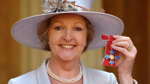 Beyond the Laugh Track: Dame Penelope Keith's Enduring Echoes in British Social Satire 8