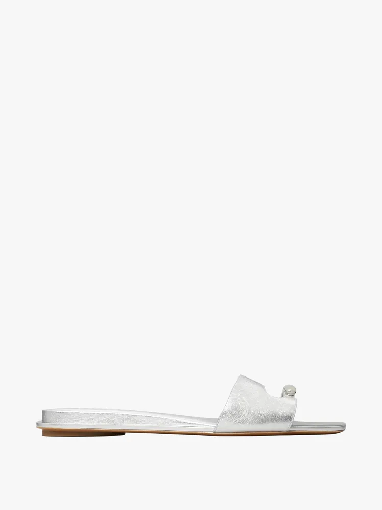Ethereal Footwear for the Beach Wedding Connoisseur: From Chic Wedges to Playful Flats 47