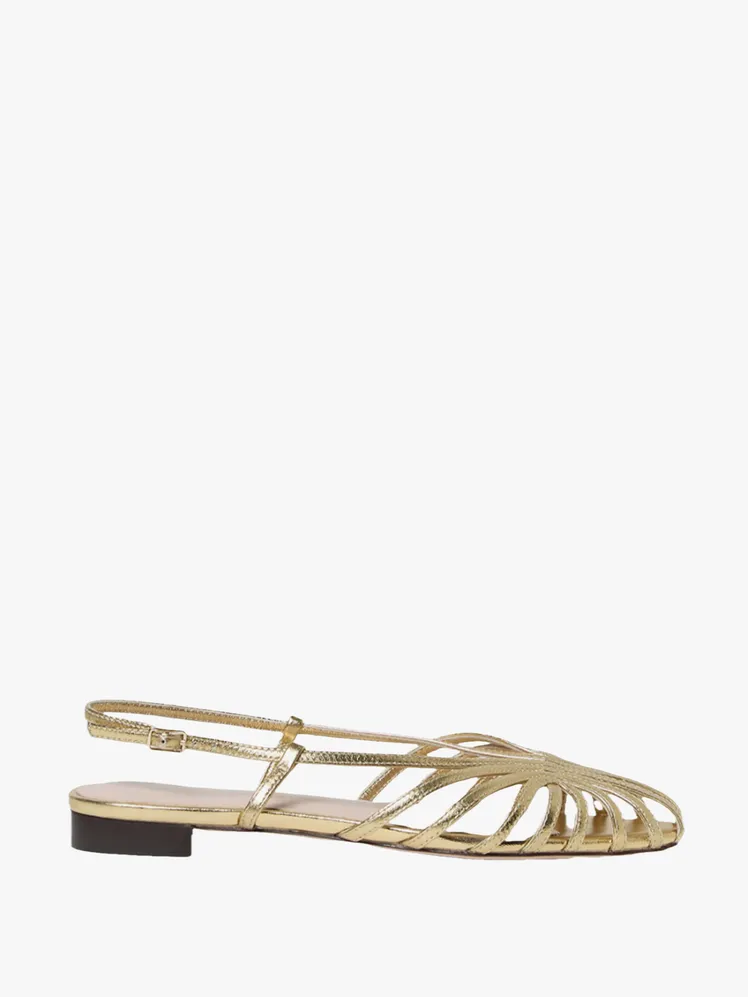 Ethereal Footwear for the Beach Wedding Connoisseur: From Chic Wedges to Playful Flats 62