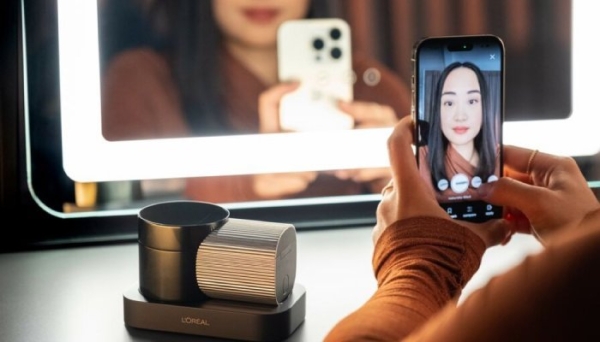 Beauty tech: L'Oréal unveils two new make-up devices at CES 2023